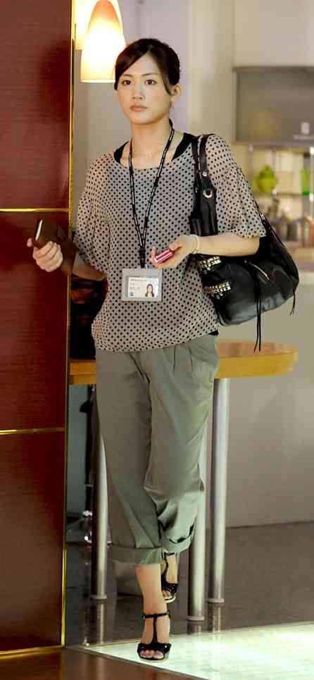 綾瀬はるか、優美な純白ウェディングドレス姿を披露！「オトナな私に仕上がった」