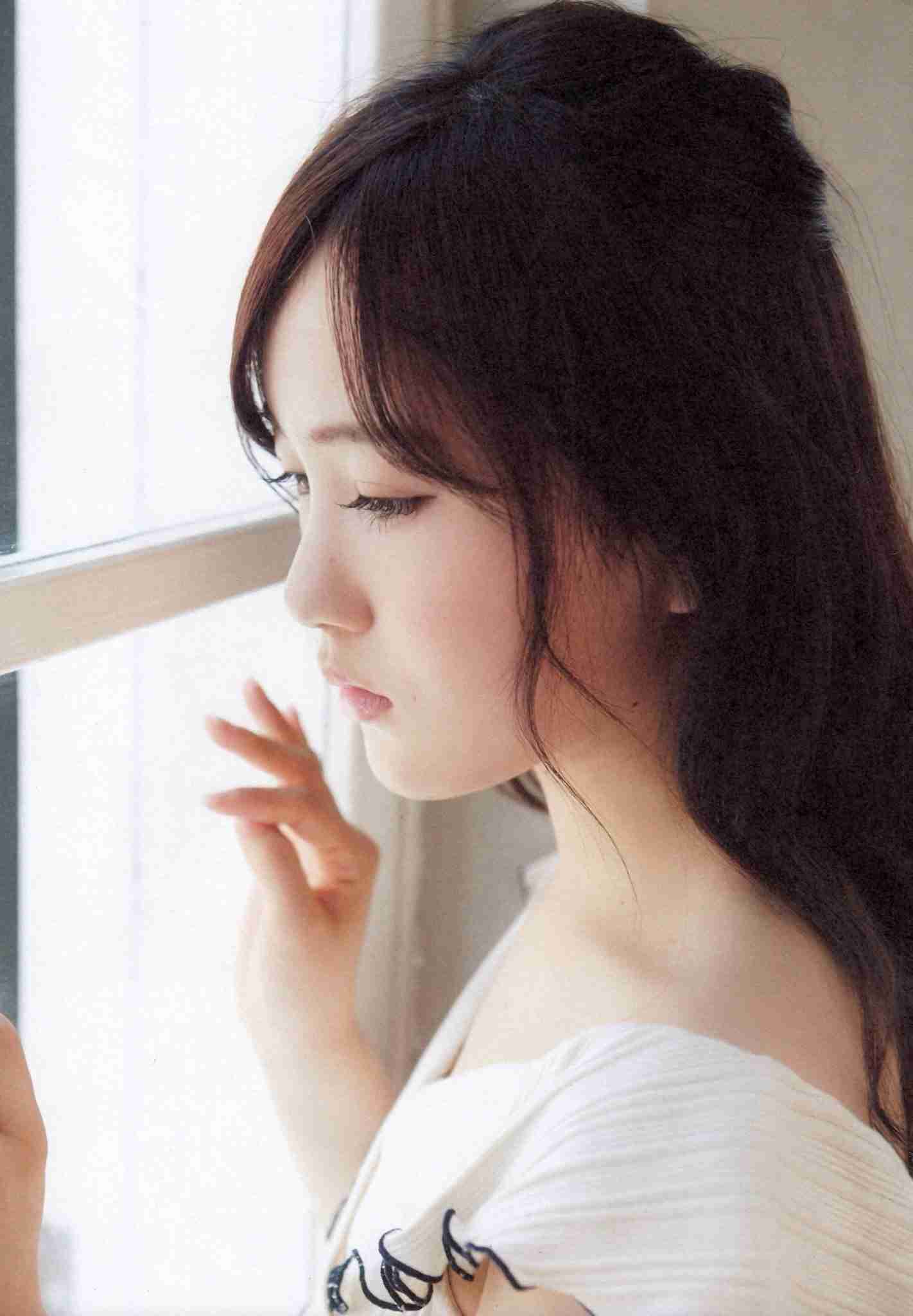 乃木坂46白石麻衣、幼少期の姿に「既に可愛い」「美人のルーツ」の声