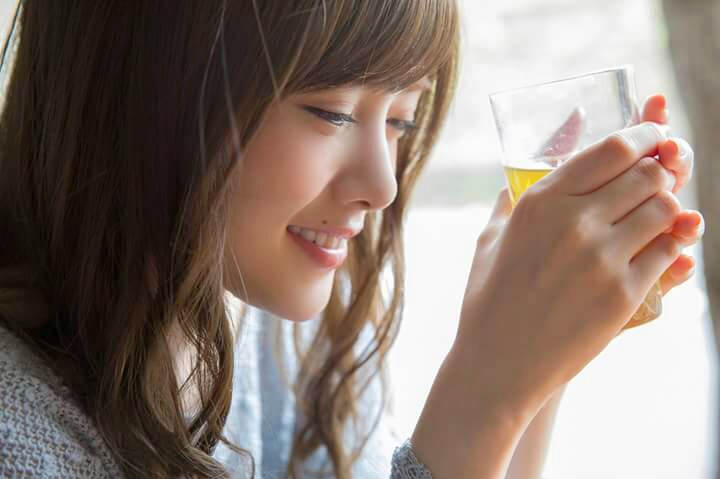 乃木坂46白石麻衣、幼少期の姿に「既に可愛い」「美人のルーツ」の声