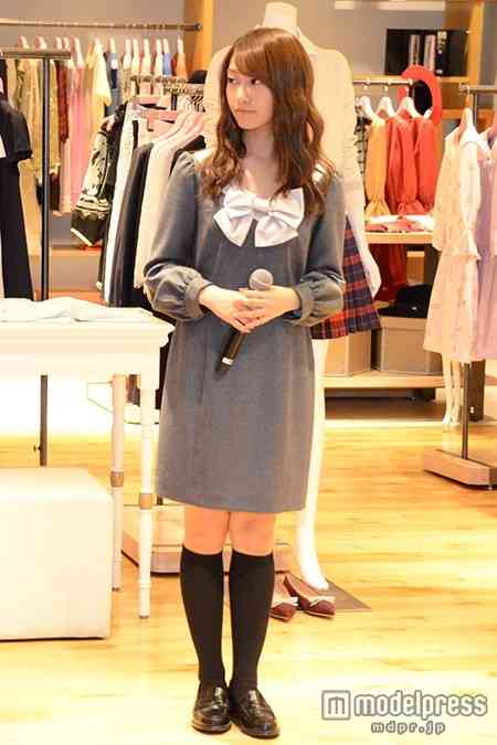 乃木坂46白石麻衣、幼少期の姿に「既に可愛い」「美人のルーツ」の声