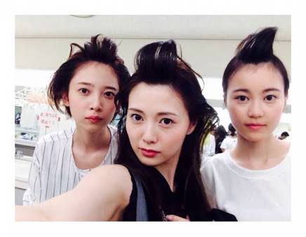 乃木坂46白石麻衣、幼少期の姿に「既に可愛い」「美人のルーツ」の声