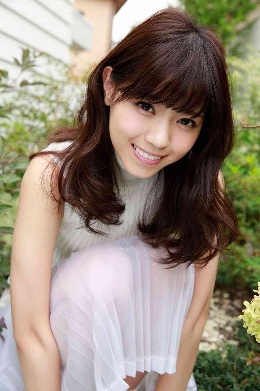 乃木坂46白石麻衣、幼少期の姿に「既に可愛い」「美人のルーツ」の声