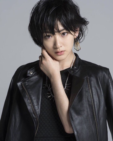 乃木坂46白石麻衣、幼少期の姿に「既に可愛い」「美人のルーツ」の声