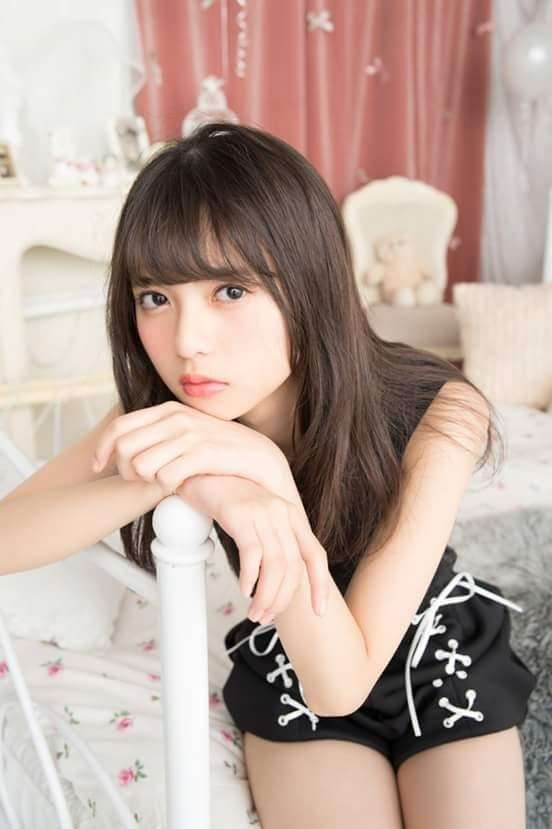 乃木坂46白石麻衣、幼少期の姿に「既に可愛い」「美人のルーツ」の声