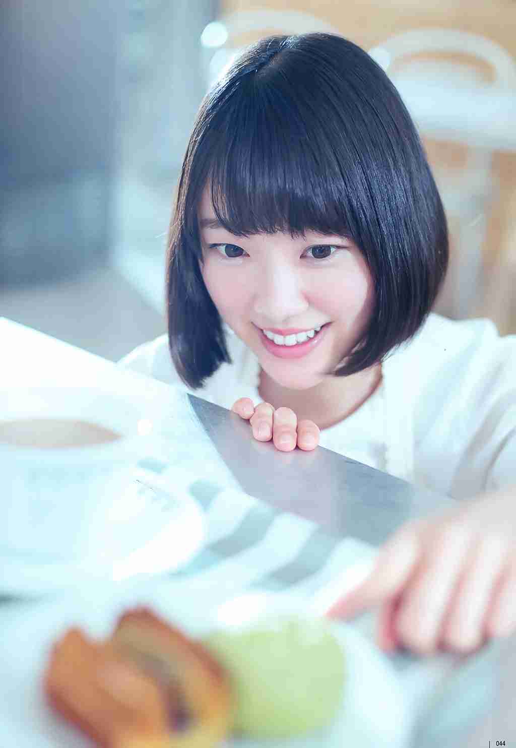 乃木坂46白石麻衣、幼少期の姿に「既に可愛い」「美人のルーツ」の声