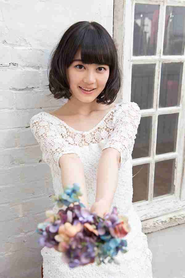 乃木坂46白石麻衣、幼少期の姿に「既に可愛い」「美人のルーツ」の声