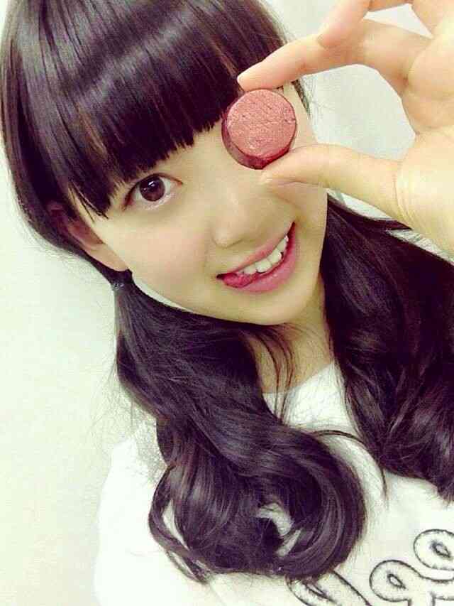 乃木坂46白石麻衣、幼少期の姿に「既に可愛い」「美人のルーツ」の声