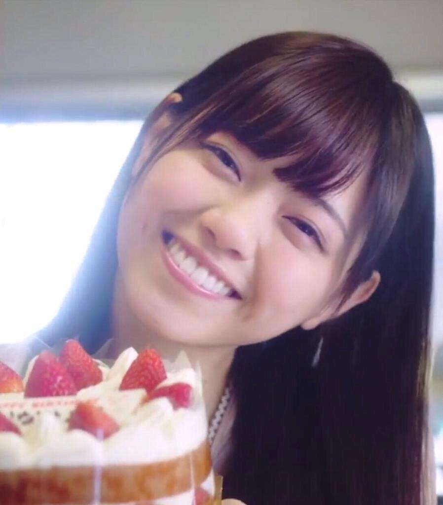 乃木坂46白石麻衣、幼少期の姿に「既に可愛い」「美人のルーツ」の声