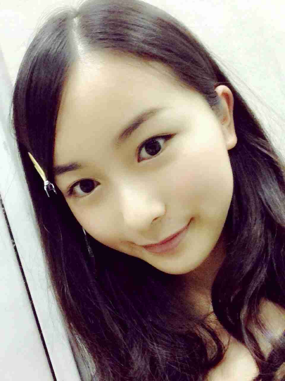 乃木坂46白石麻衣、幼少期の姿に「既に可愛い」「美人のルーツ」の声