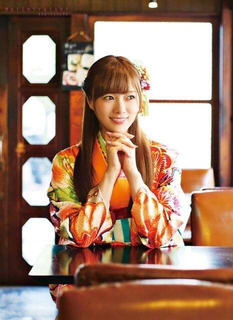 乃木坂46白石麻衣、幼少期の姿に「既に可愛い」「美人のルーツ」の声