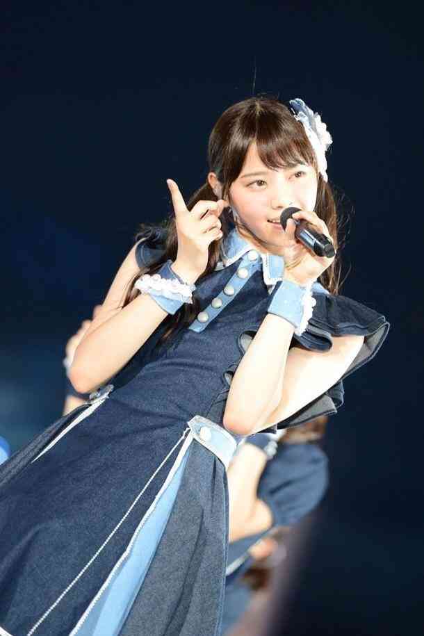 乃木坂46白石麻衣、幼少期の姿に「既に可愛い」「美人のルーツ」の声