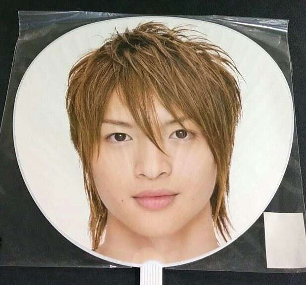 アイドルのうちわ画像をひたすら貼り付けるトピ