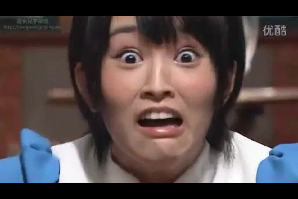 NMB48山本彩、谷間くっきりセクシー秘書に! ボディーライン強調のスーツ姿!
