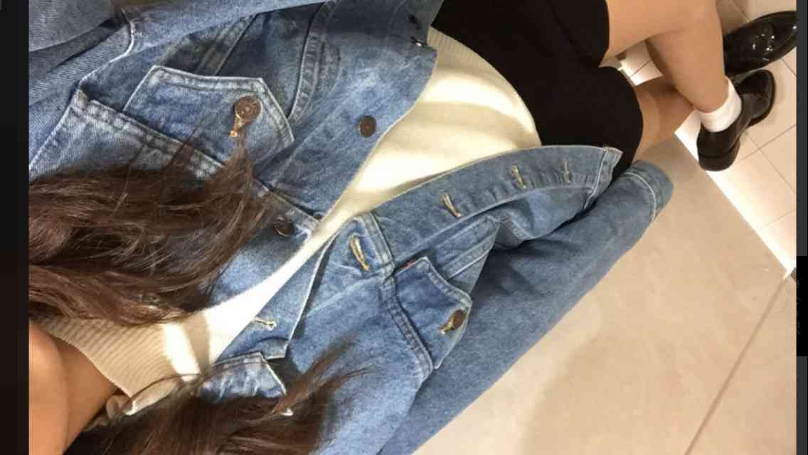 デニム素材の洋服の着こなし方
