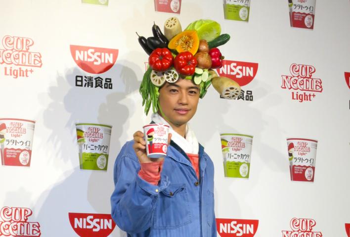 とろ～り「チーズフォンデュ」がカップ麺に!?「カップヌードルライトプラス チーズフォンデュ」