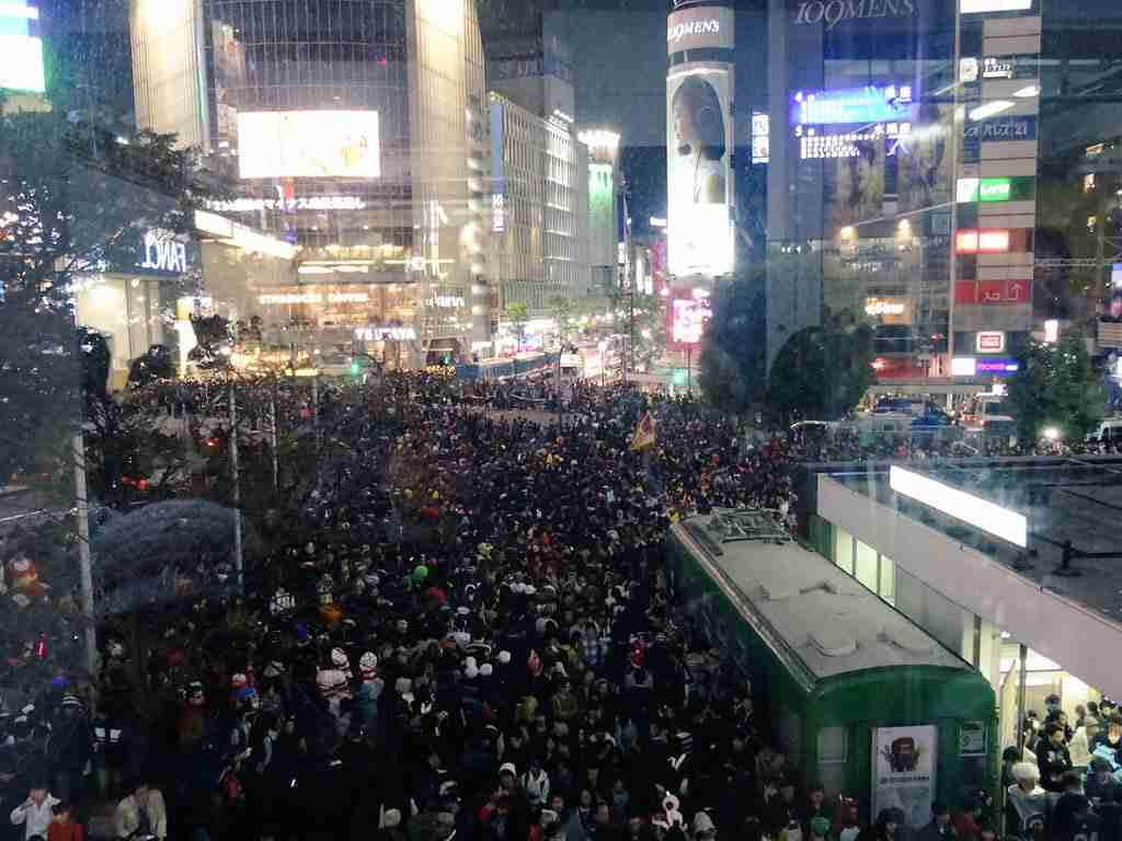 【ハロウィーン騒動】とうとう逮捕者 無職男、エアガンのようなもので警察官を殴打