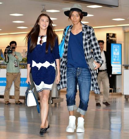 観月ありさ　青山光司氏とラブラブ帰国