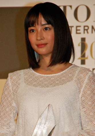 広瀬すずのツインテールに舌出し笑顔が破壊力ありすぎると話題に「鬼可愛い」「キュン死ぬ…」