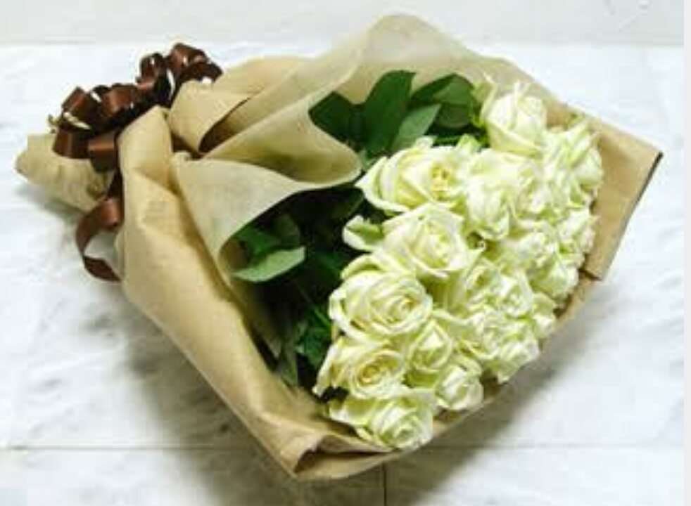 薔薇の画像を持ち寄りましょう