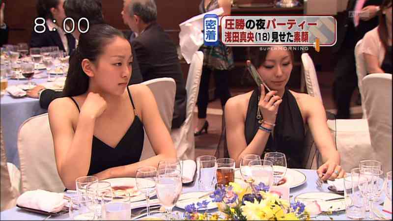 「愛しています」安藤美姫、恋人の優勝を3カ国語で熱烈祝福