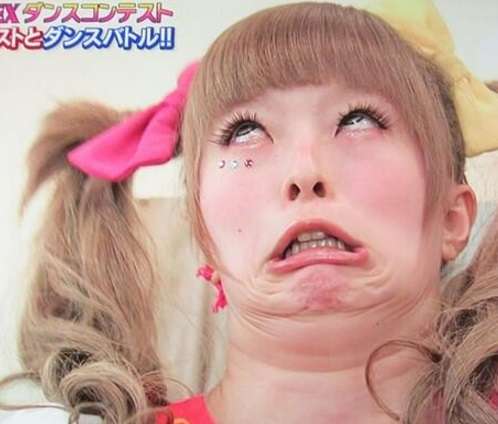 すみれの変顔がレベル高すぎ「そんなに口歪むもんなん？」