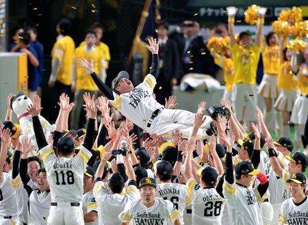 スポーツチ一ムどこを応援していますか？