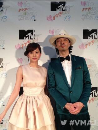 広瀬すず、吉田羊らが華やかドレスで「報知映画賞」受賞　前田敦子、本田翼も駆けつける