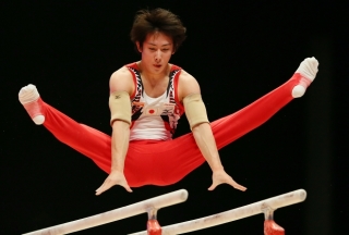 【アダルト注意】日本を代表するイケメン体操選手、ハーレム状態の猥褻画像が流出？