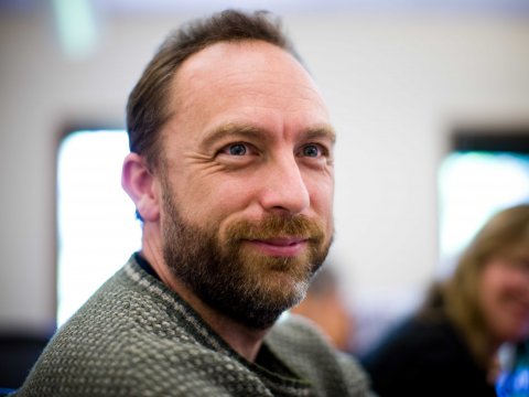 Wikipedia風に自己紹介。