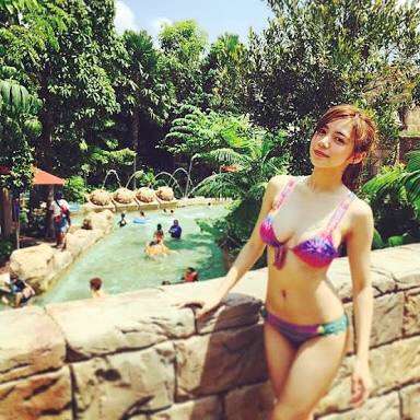 北川景子、艶やか着物姿&上品SEXYドレスで美脚チラリ