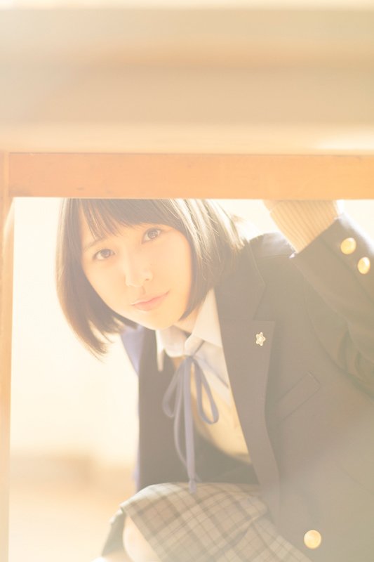 膝を曲げてる人の画像