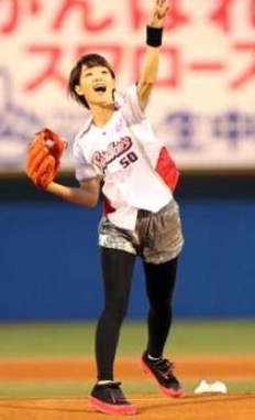 ヒールを履いてない脚の画像