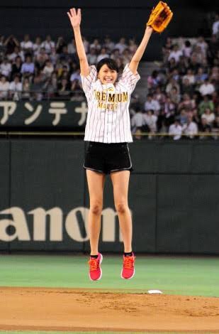 ヒールを履いてない脚の画像