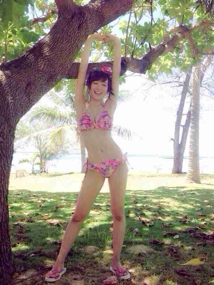 ヒールを履いてない脚の画像