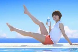 ヒールを履いてない脚の画像