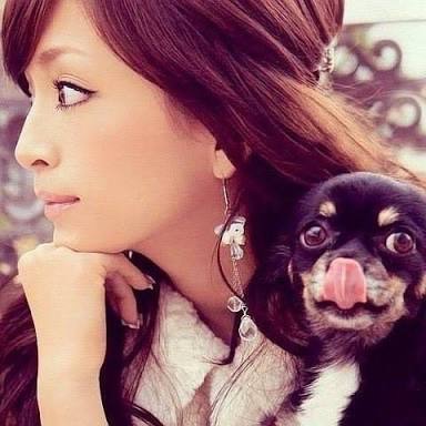 浜崎あゆみが胸の谷間&美脚をあらわにした写真がセクシーすぎると話題に「色っぽすぎ!」