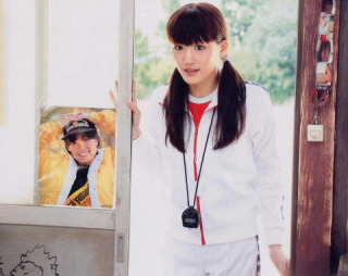 「似合ったら美人認定」石原さとみ、新垣結衣、綾瀬はるかが着こなす共通アイテムとは?