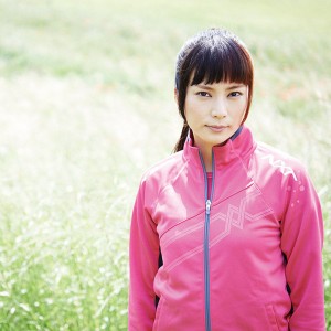 「似合ったら美人認定」石原さとみ、新垣結衣、綾瀬はるかが着こなす共通アイテムとは?