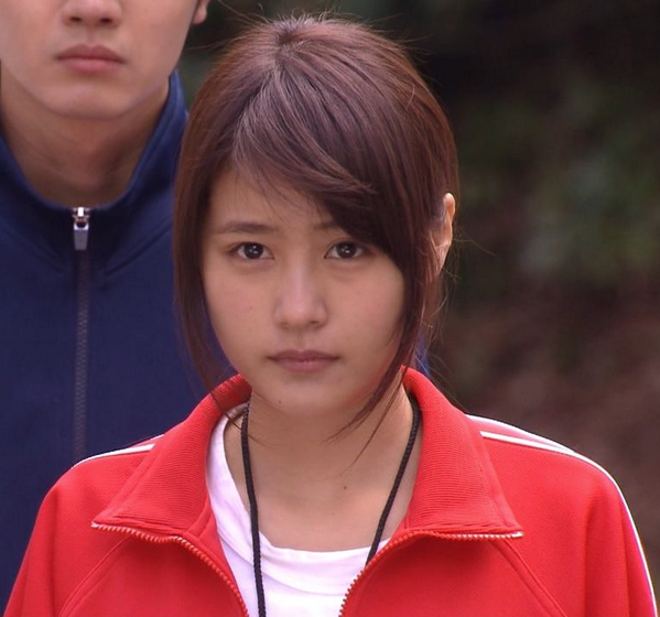 「似合ったら美人認定」石原さとみ、新垣結衣、綾瀬はるかが着こなす共通アイテムとは?