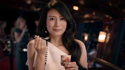 柴咲コウが美脚ショットで魅了。ショートパンツ姿に「やっぱりええ女」