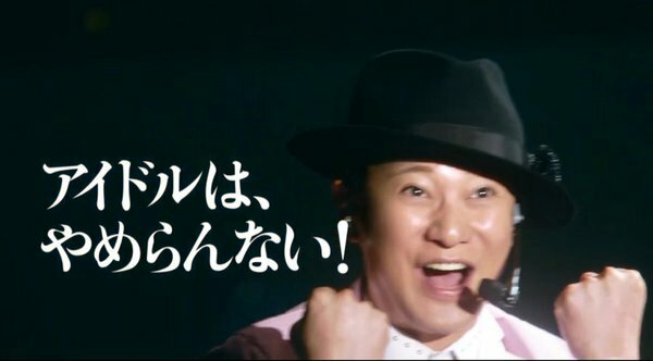 こたつでみかんを食べながらのんびり話すトピ