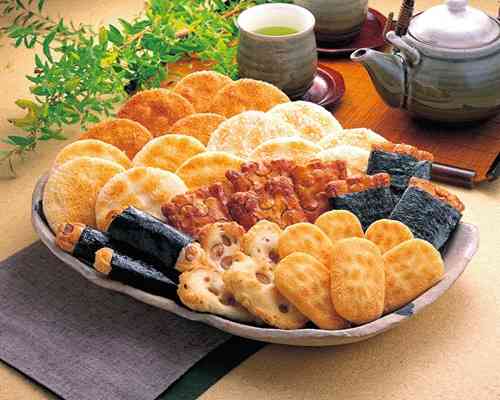 こたつでみかんを食べながらのんびり話すトピ