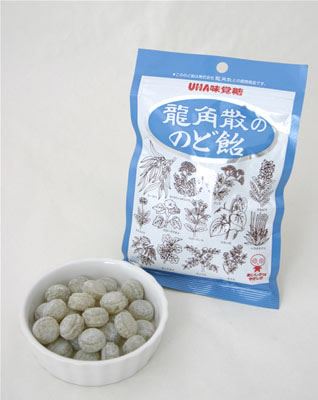 こたつでみかんを食べながらのんびり話すトピ