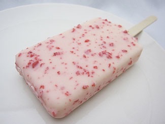 こたつでみかんを食べながらのんびり話すトピ