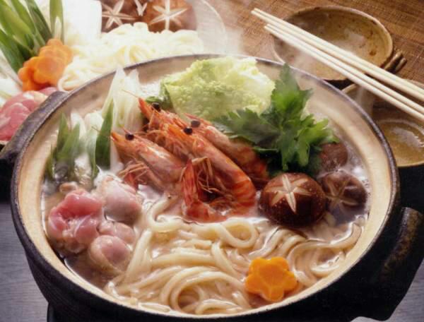 こたつでみかんを食べながらのんびり話すトピ
