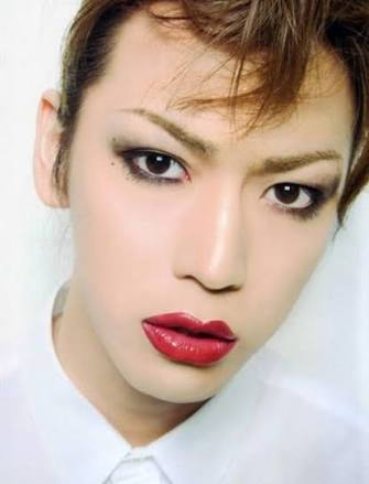 女装が似合う男性有名人