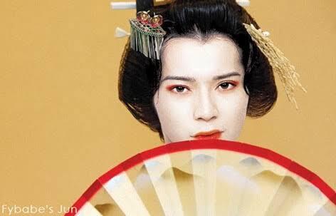 女装が似合う男性有名人