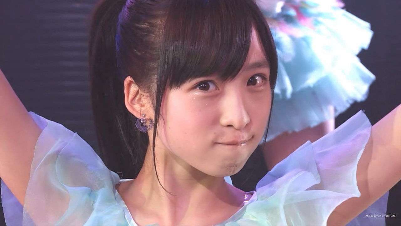 NMB48渡辺美優紀、背中を大胆に露出させた振り向き写真がセクシーすぎると話題に「ドキドキする」