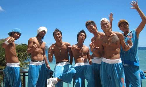 EXILE、卒業の松本利夫・USA・MAKIDAIにサプライズ！ツアー最終日にHIROが登場で花束を贈呈