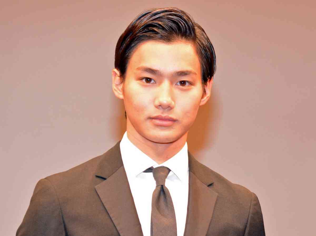 水原希子、野村周平との交際報道に笑顔 とぼけた表情で否定せず